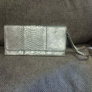 Costa Blanca Silver Crocodile Print Wristlet/Clutch Purse